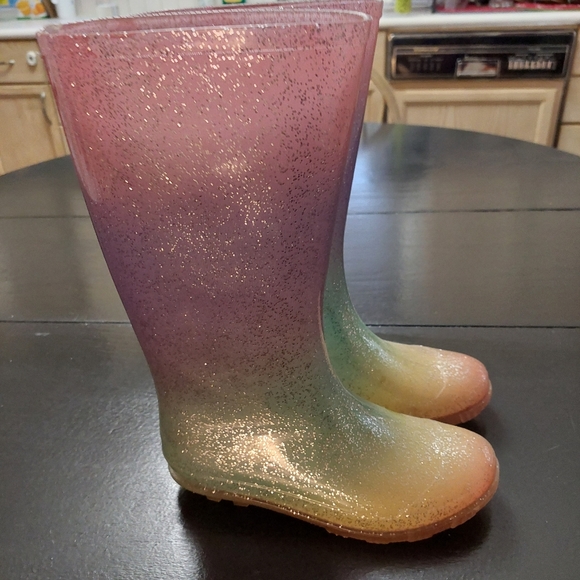 Size 3 girls sparkly rainbow rain boots - Picture 2 of 3